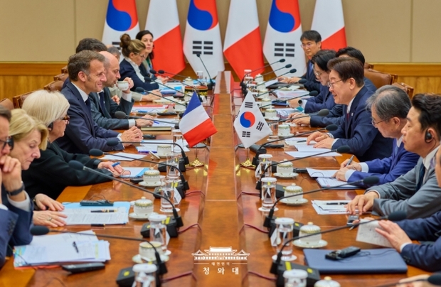 이재명 대통령, 에마뉘엘 마크롱 프랑스 대통령과 정상회담